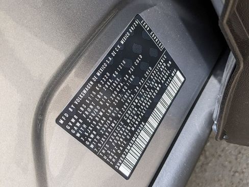 Certified 2025 Volkswagen Tiguan SE AWD/4WD image 30