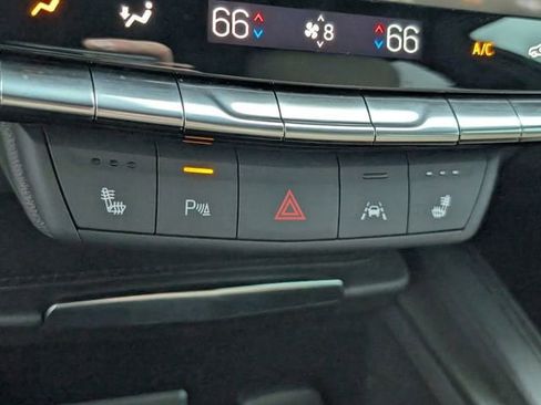 Used 2024 Cadillac XT4 Luxury w/ Cold Weather Package FWD image 16