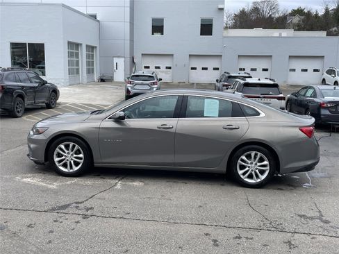 Used 2017 Chevrolet Malibu LT image 2