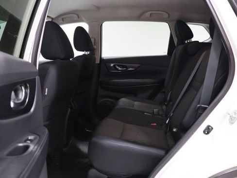 Used 2018 Nissan Rogue SV w/ Premium Package image 30