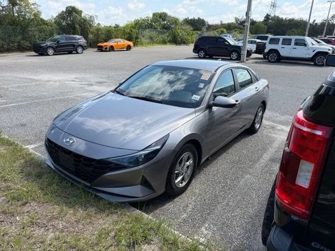 Used 2023 Hyundai Elantra SE FWD image 6