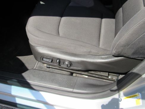 Used 2021 Chevrolet Malibu RS FWD image 17