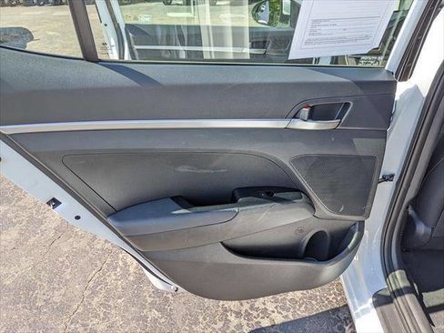 Used 2020 Hyundai Elantra SE w/ Cargo Package (C1) FWD image 13