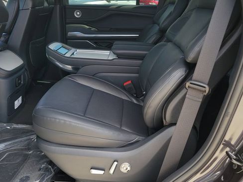 New 2026 Lincoln Navigator Reserve w/ Jet Appearance Package AWD/4WD image 7