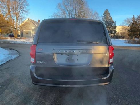 Used 2020 Dodge Grand Caravan SE image 4