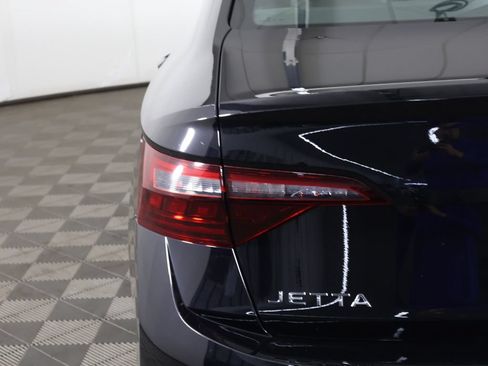 Used 2024 Volkswagen Jetta SE FWD image 16