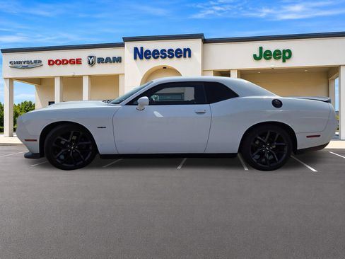 Used 2019 Dodge Challenger R/T w/ Driver Convenience Group RWD image 4