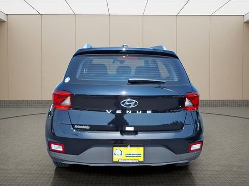 New 2025 Hyundai Venue SEL image 8