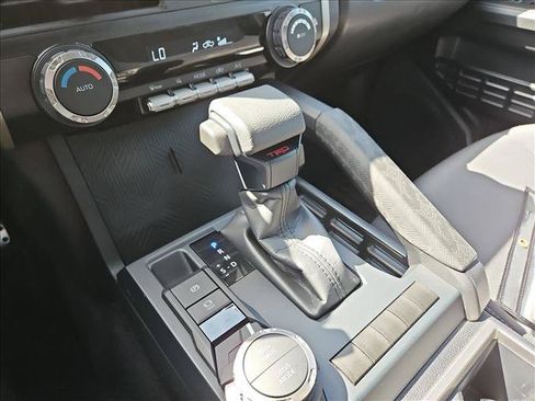 Used 2025 Toyota Tacoma TRD Sport AWD/4WD image 12