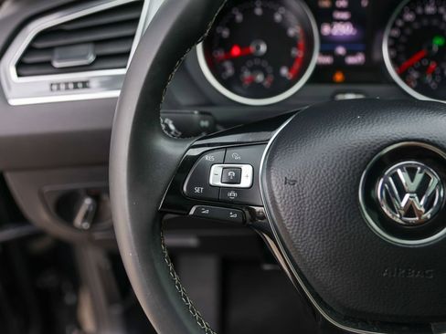 Used 2021 Volkswagen Tiguan SE w/ Panoramic Sunroof Package image 14