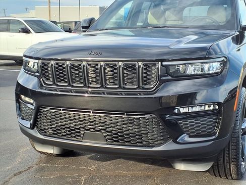 New 2025 Jeep Grand Cherokee Limited w/ Black Appearance Package AWD/4WD image 23