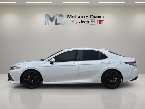 Used 2024 Toyota Camry XLE FWD image 3