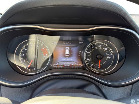 Used 2020 Jeep Cherokee Trailhawk image 11