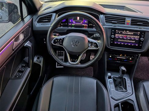 Used 2024 Volkswagen Tiguan SE R-Line image 16