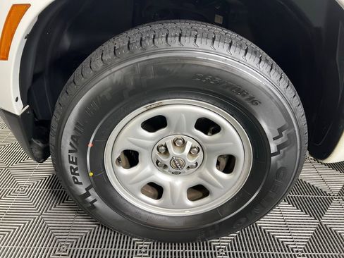 Used 2023 Nissan Frontier S image 12