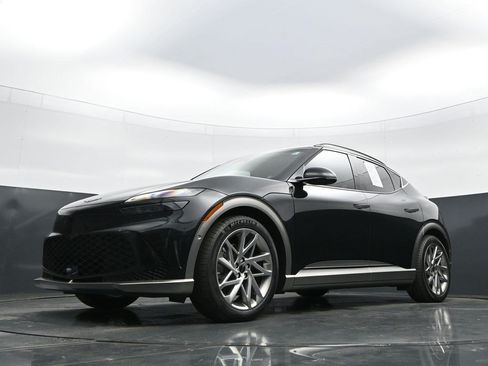 Used 2025 Genesis GV60 Advanced AWD/4WD image 34