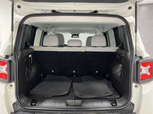 Used 2018 Jeep Renegade Latitude AWD/4WD image 22