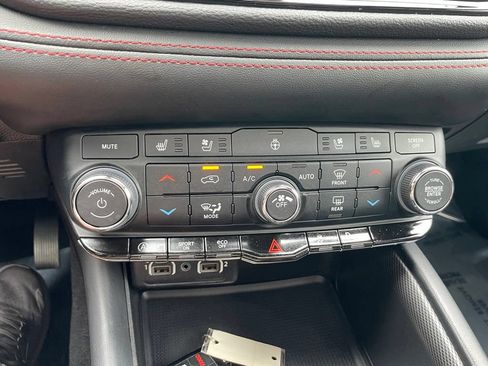 Used 2023 Dodge Durango GT AWD/4WD image 25