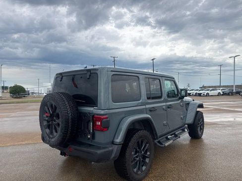 Used 2025 Jeep Wrangler Unlimited Sahara AWD/4WD image 17