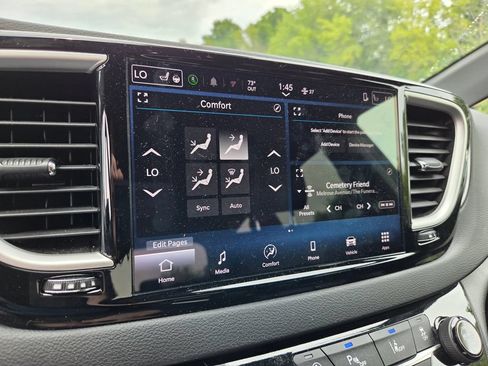 Used 2025 Chrysler Pacifica Select FWD image 19