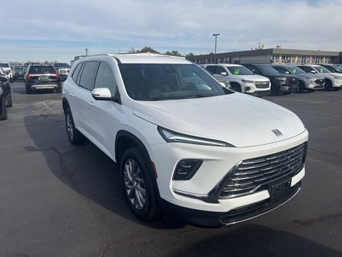 Used 2025 Buick Enclave Preferred image 1