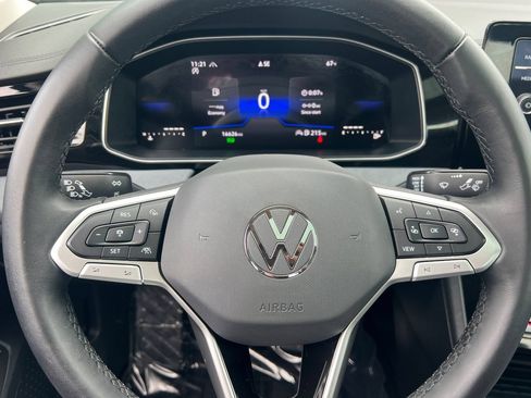 Used 2025 Volkswagen Jetta SE FWD image 20