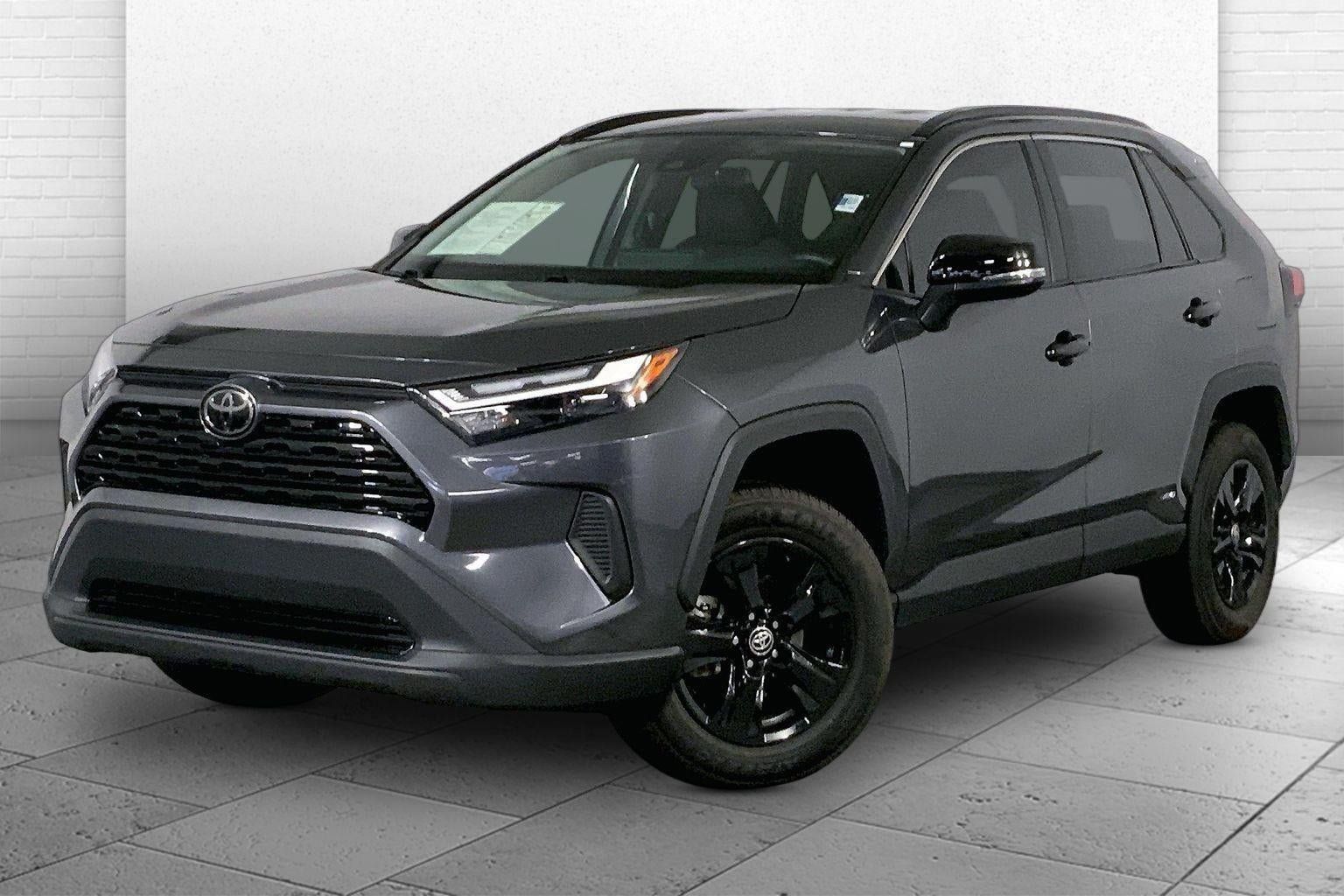 Used 2025 Toyota RAV4 LE AWD/4WD image 12