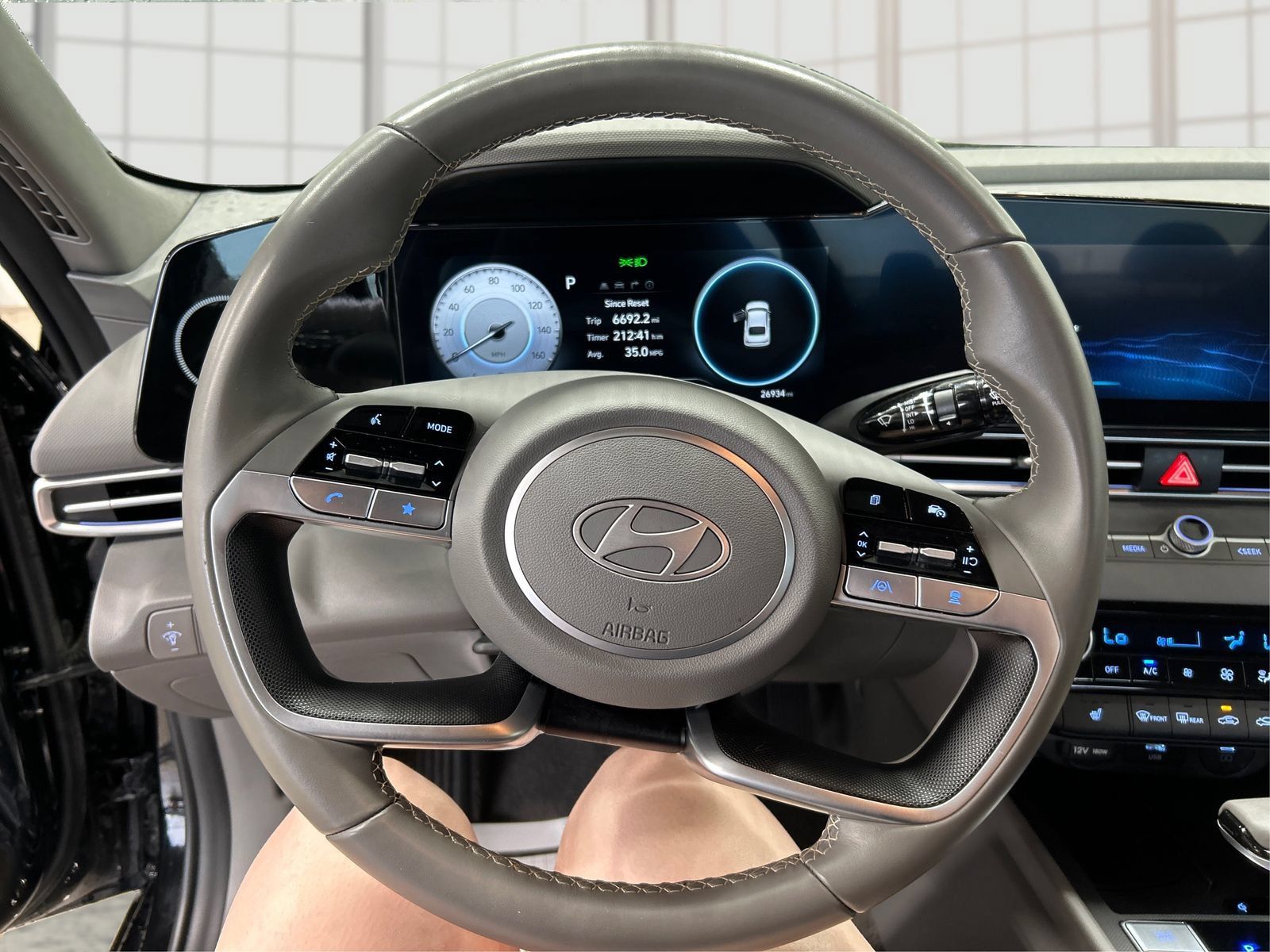 Used 2025 Hyundai Elantra SEL FWD image 17