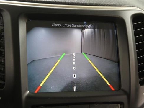 Used 2017 Jeep Cherokee Latitude w/ Comfort/Convenience Group image 13