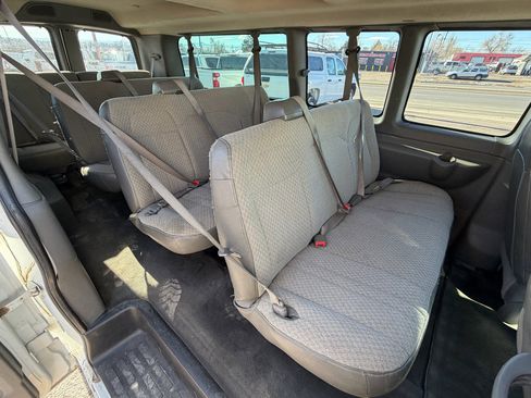 Used 2017 Chevrolet Express 3500 LT w/ LT Preferred Equipment Group image 5