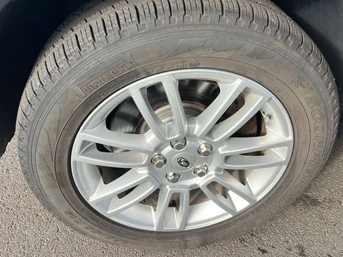 Used 2010 Land Rover Range Rover HSE image 15