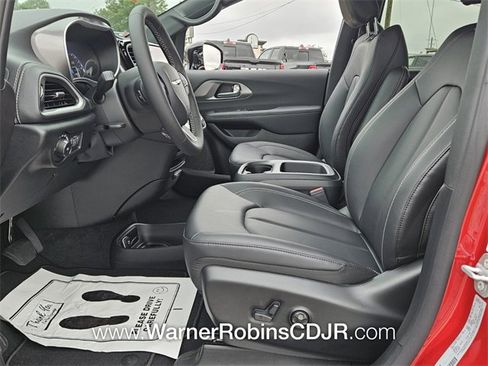 New 2026 Chrysler Pacifica Select image 5