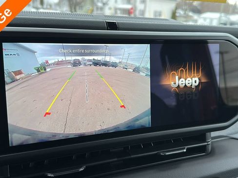 Used 2025 Jeep Wrangler Unlimited Sahara w/ Safety Group AWD/4WD image 21