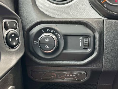 New 2025 Jeep Gladiator Sport image 17