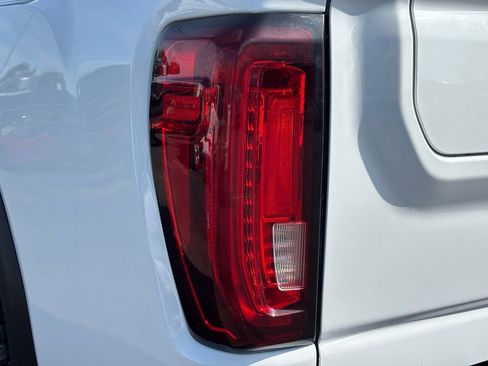 Used 2022 GMC Sierra 2500 AT4 w/ AT4 Premium Plus Package image 18