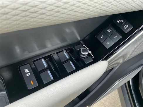 Used 2018 Land Rover Range Rover Velar R-Dynamic SE image 28