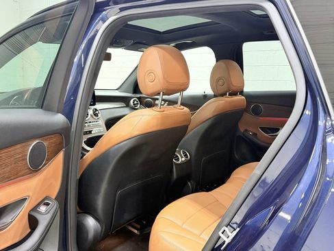 Used 2022 Mercedes-Benz GLC 300 4MATIC w/ AMG Line image 21