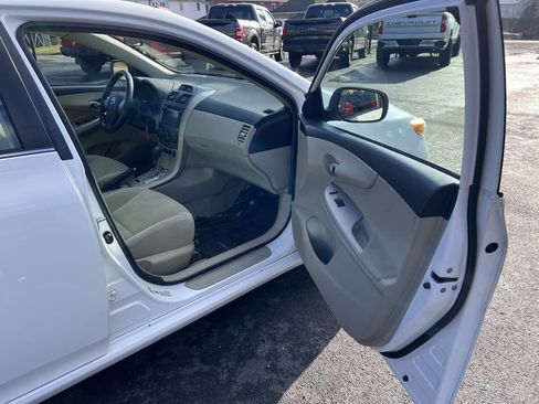 Used 2013 Toyota Corolla LE image 21