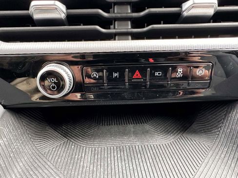 Used 2025 Ford Explorer Active image 25