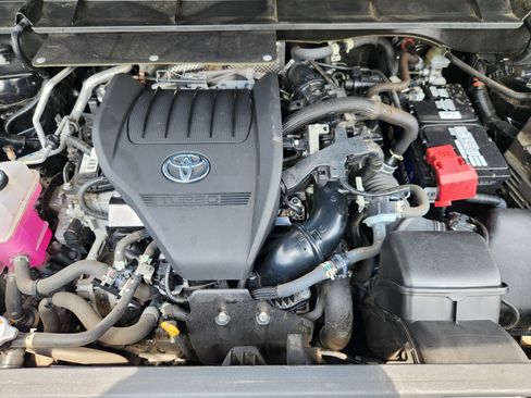 Used 2023 Toyota Highlander XLE AWD/4WD image 19