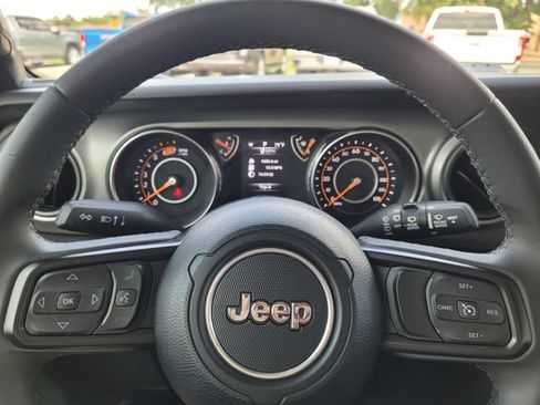 Used 2023 Jeep Wrangler Unlimited Sport AWD/4WD image 22