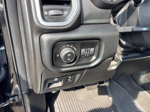 Used 2020 RAM 1500 Laramie AWD/4WD image 16