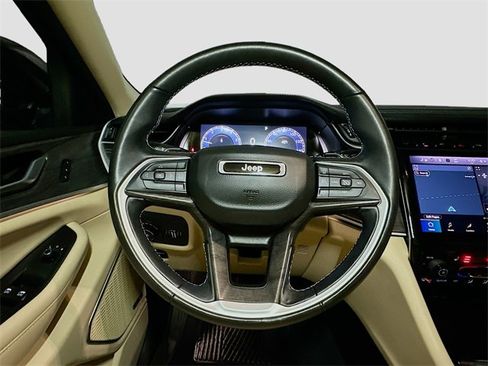 Used 2022 Jeep Grand Cherokee L Limited image 10