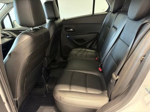 Used 2020 Chevrolet Trax Premier FWD image 12