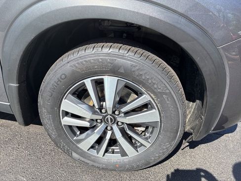 Certified 2023 Nissan Pathfinder SL w/ Black Appearance Package AWD/4WD image 9