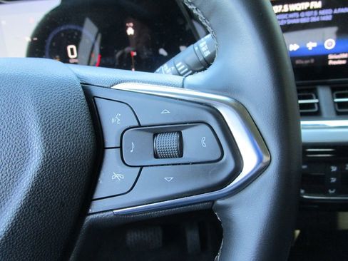 Used 2025 Chevrolet Trax LT w/ LT Convenience Package FWD image 27