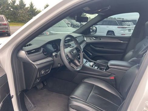 Certified 2023 Jeep Grand Cherokee Overland w/ Luxury Tech Group IV AWD/4WD image 25