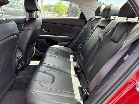Certified 2025 Hyundai Elantra Limited FWD image 13