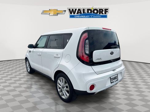 Used 2018 Kia Soul + FWD image 4