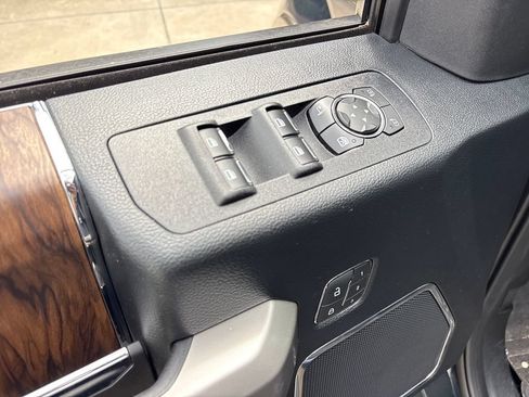 Used 2020 Ford F150 Lariat w/ Equipment Group 502A Luxury AWD/4WD image 16